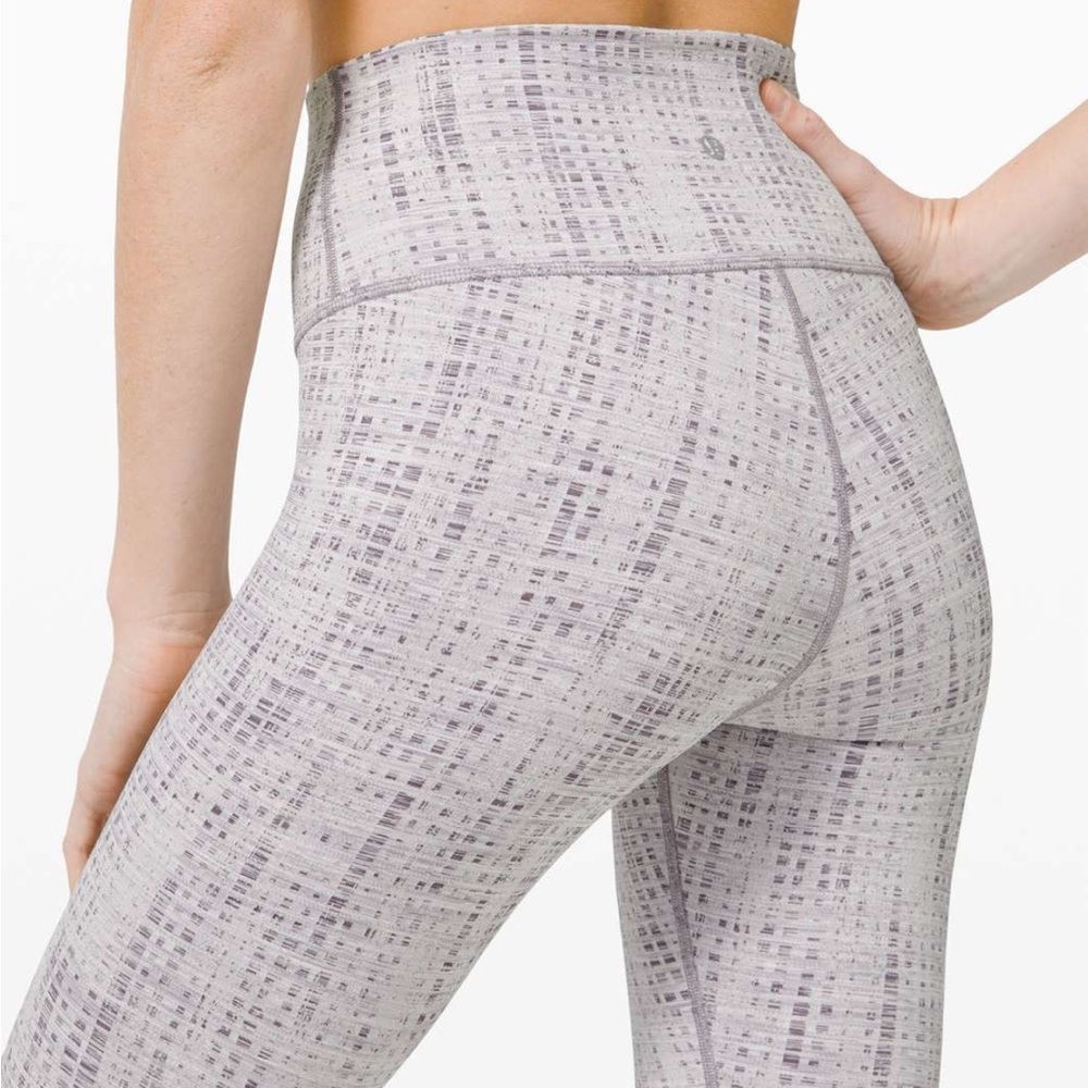 Lululemon “Wunder Under Hi-Rise” luxtreme leggings size 4